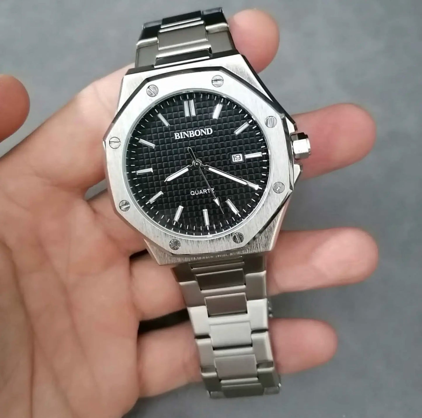 Bond Uhr