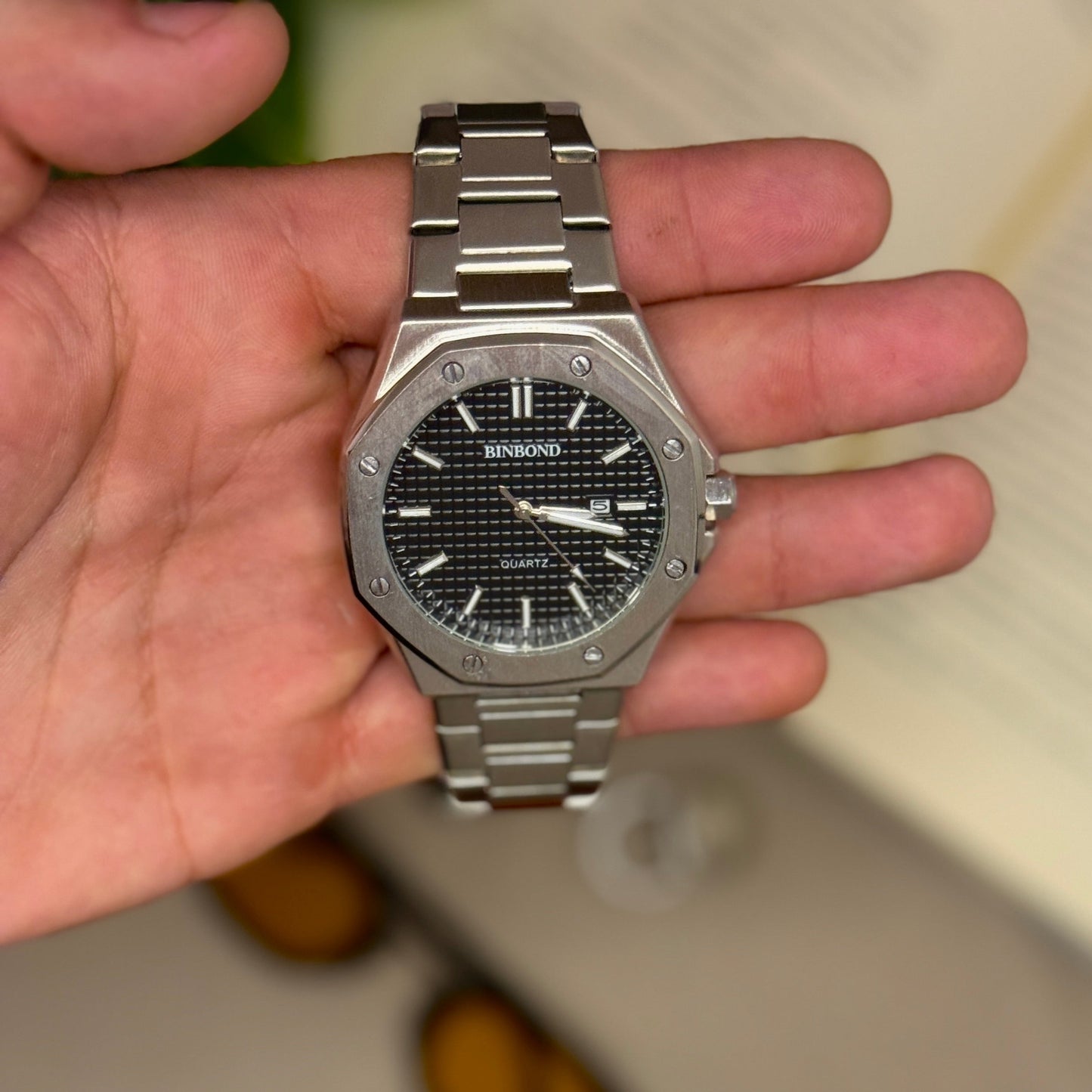 Bond Uhr
