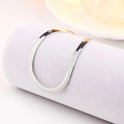 925er Silberarmband aus Frankreich mit geometrischem Design und 4 mm Zirkonia